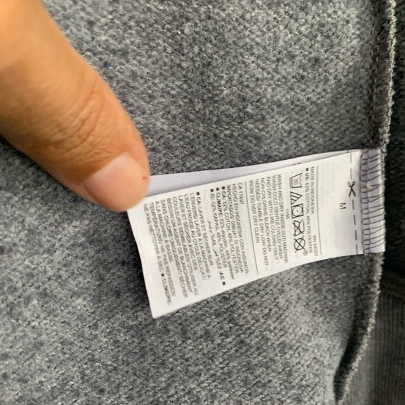 Old Navy Women’s Sweater - Picture 8 of 8